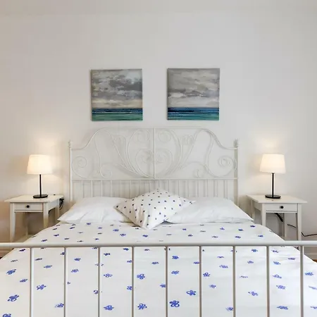 Lrs In The Center Of Apartment *